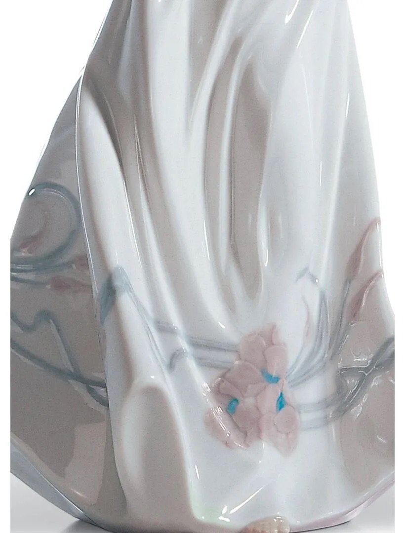 Lladró Butterfly Treasures Woman Figurine   FormFluent