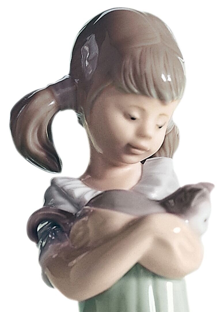 Don't Forget Me Girl Figurine - FormFluent