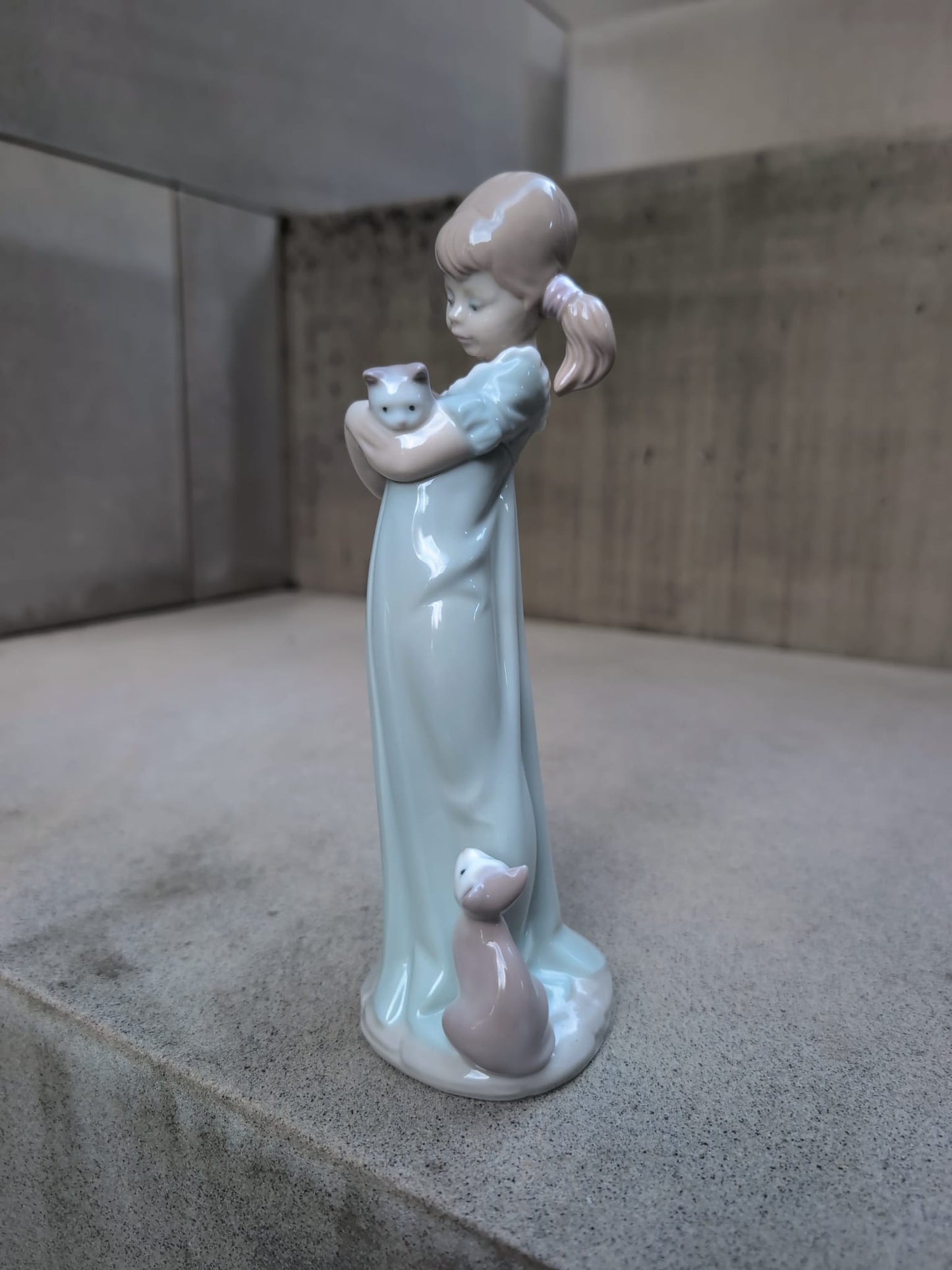 Lladró Don't Forget Me Girl and Cats Figurine - FormFluent