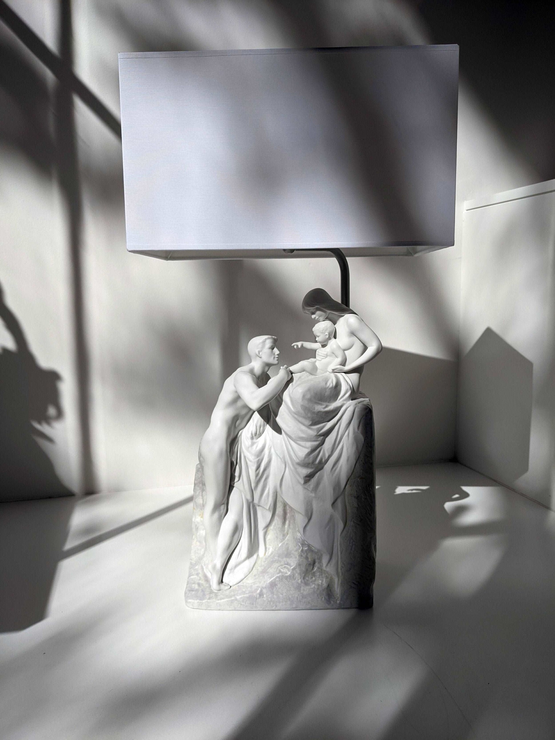 Lladró Family Table Lamp with Elegant Figurine Detail and Simple Shade for Stylish Home Decor