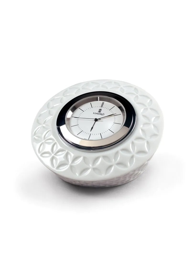 Infinite Round Clock - FormFluent