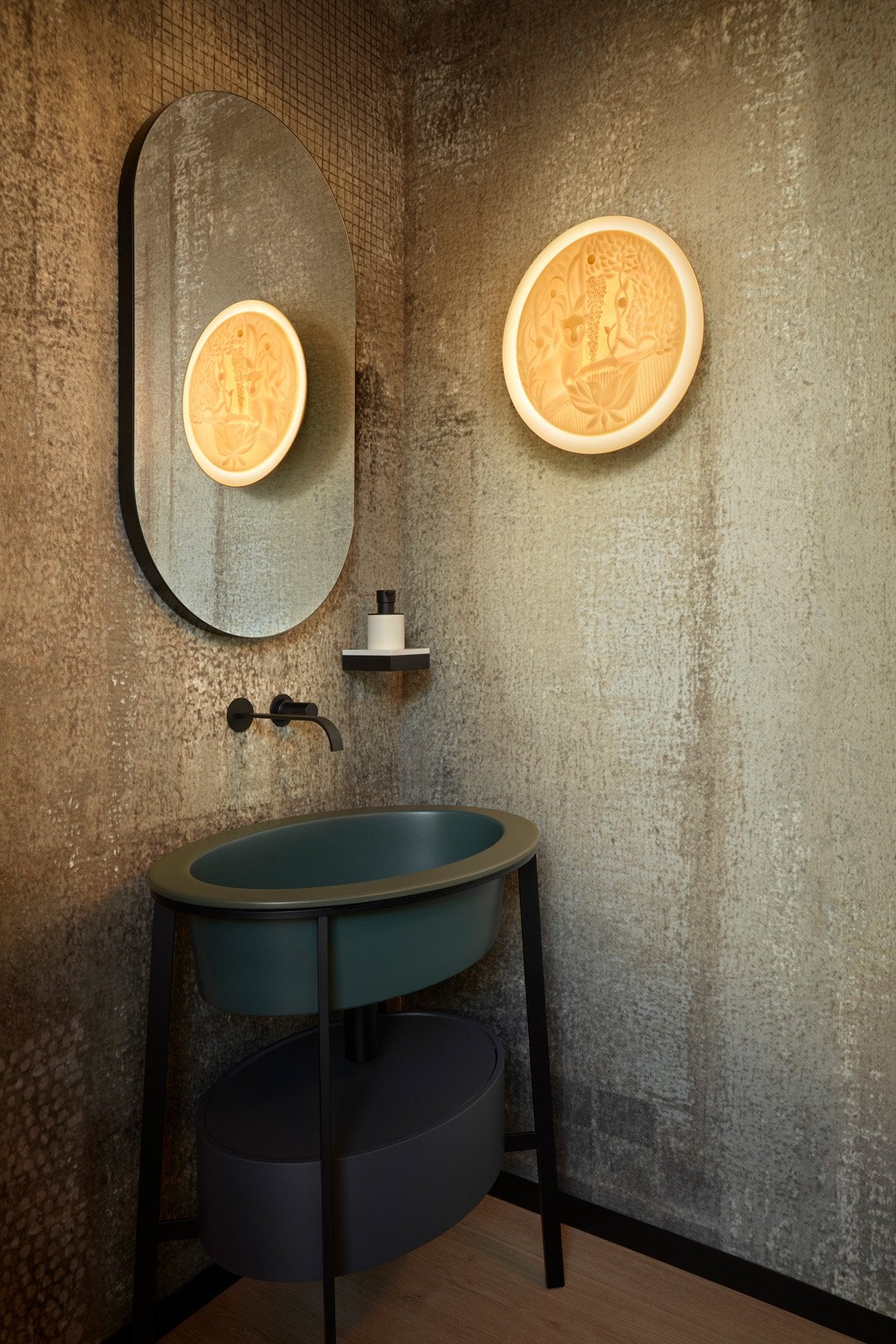 Jungle Wall Light - FormFluent