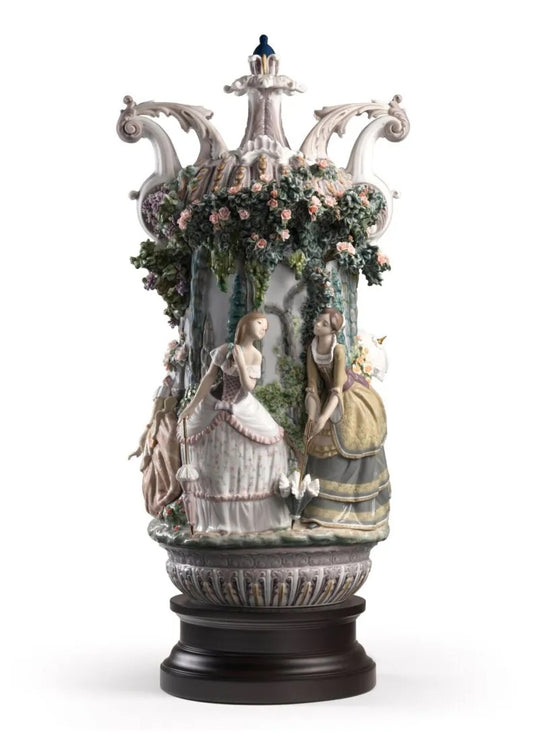 Lladró Ladies from Aranjuez Vase. Limited Edition FormFluent