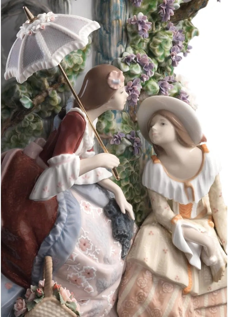 Lladró Ladies from Aranjuez Vase. Limited Edition FormFluent
