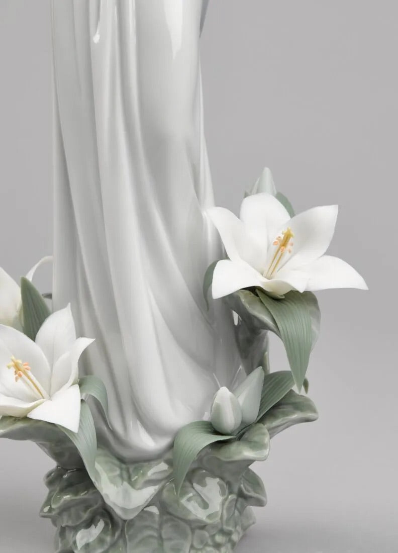 Lladró Madonna of the Flowers Virgin Mary Figurine (with baby Jesus)   FormFluent