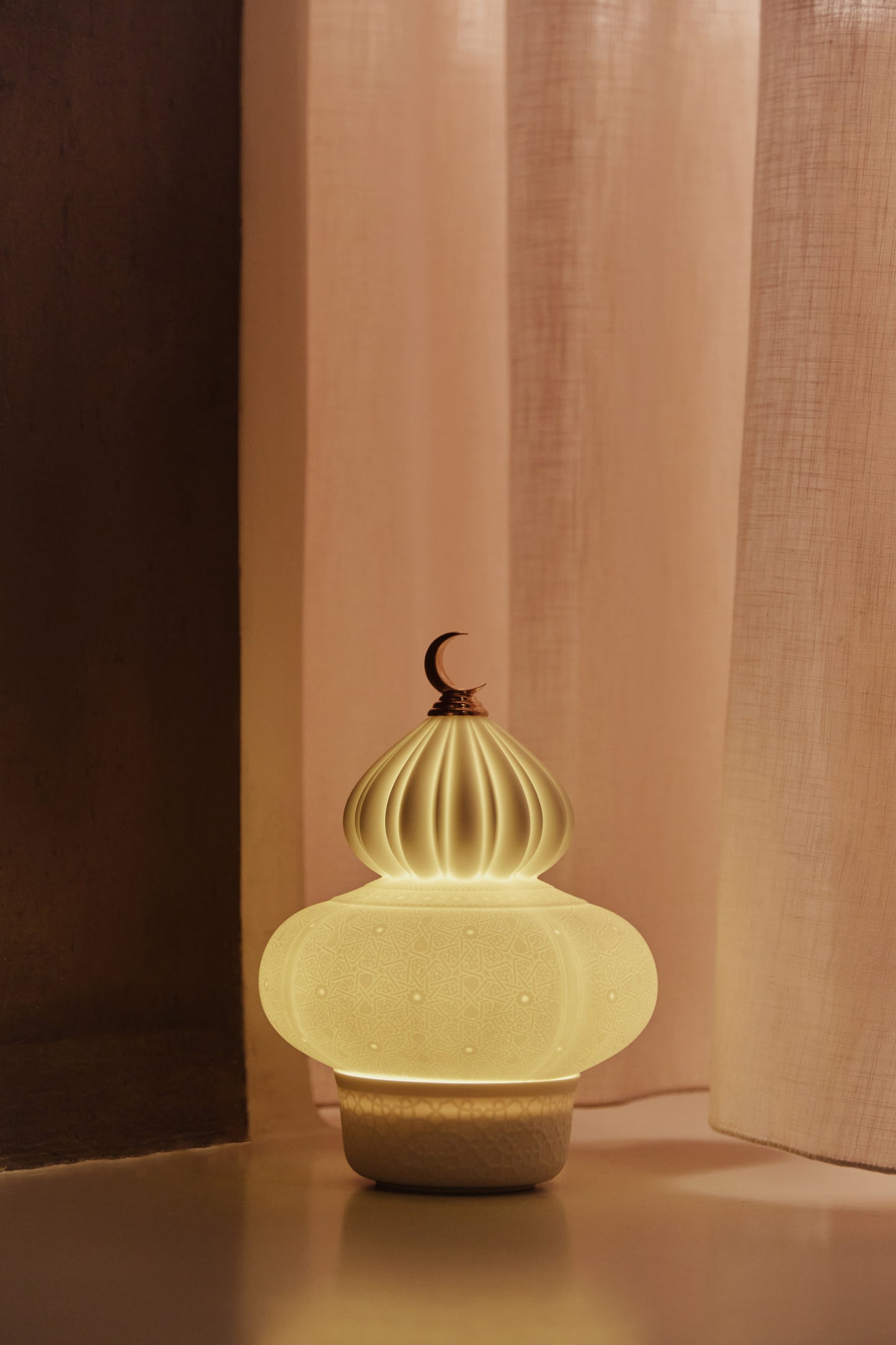 Lladró Majestic Nights wireless lamp FormFluent