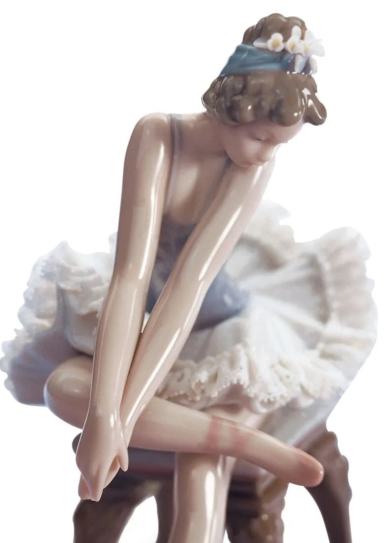 Buy Authentic Lladró Lladró Opening Night Girl Ballet Sculpture  - FormFluent Sydney Australia