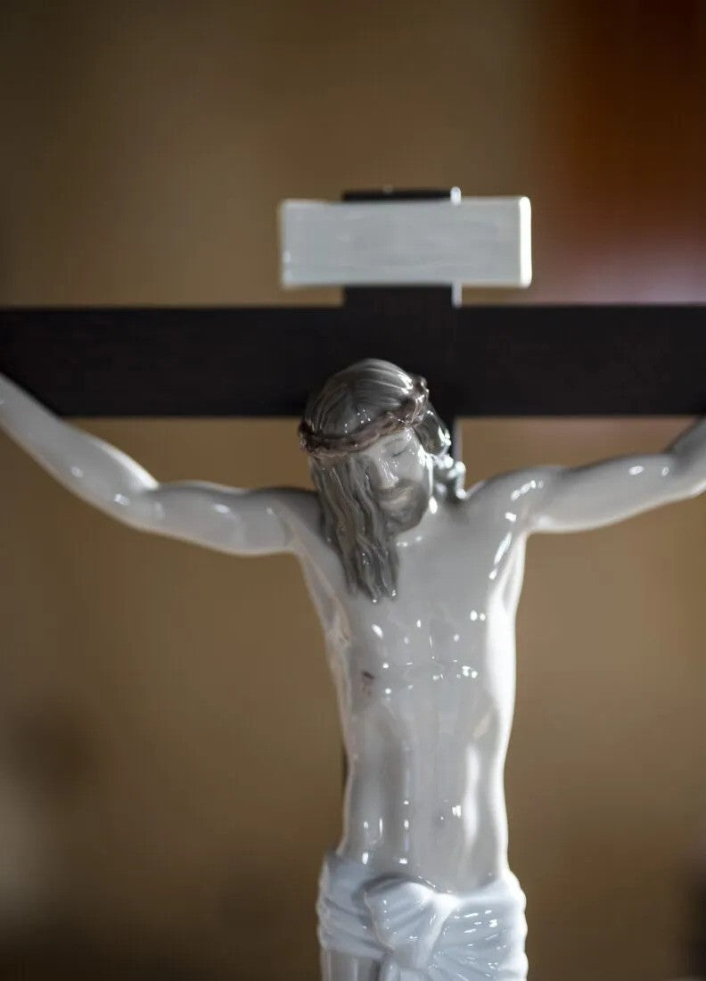 Lladró Our Savior Crucifix Figurine Tabletop   FormFluent