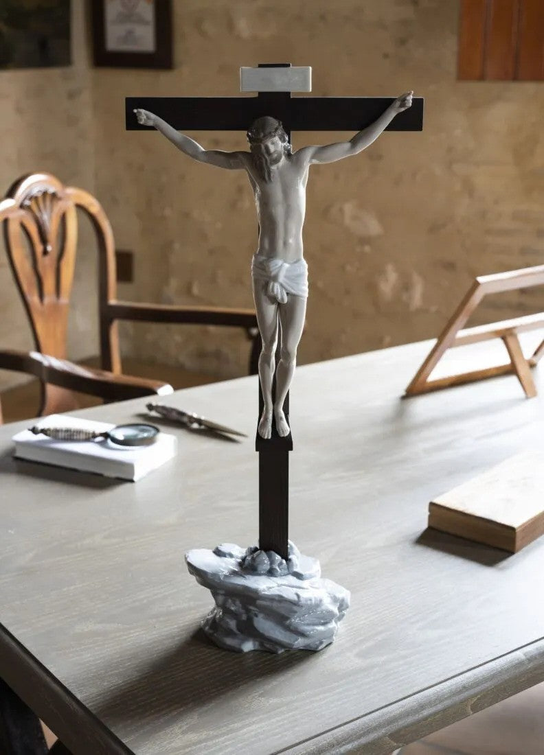 Lladró Our Savior Crucifix Figurine Tabletop   FormFluent