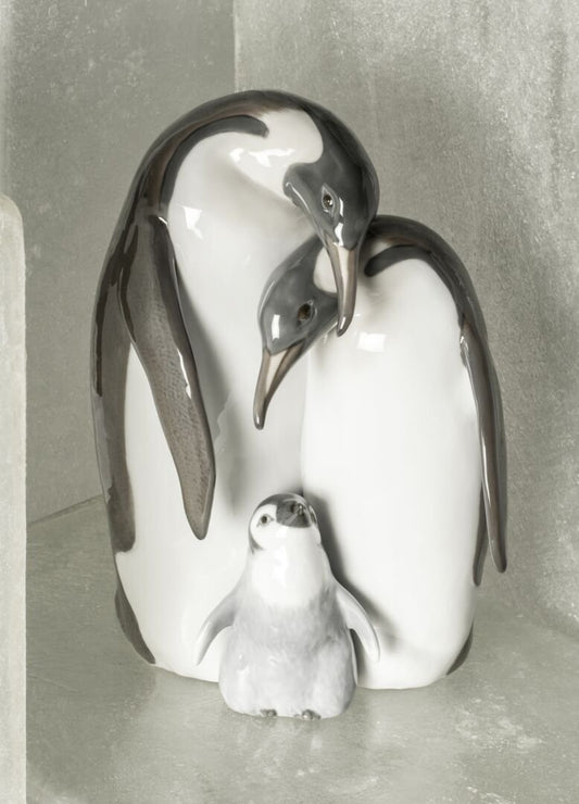 Lladró Penguin Family Figurine FormFluent