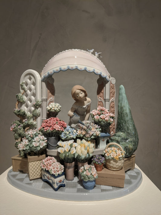 Lladró Romantic Feelings Woman Sculpture FormFluent