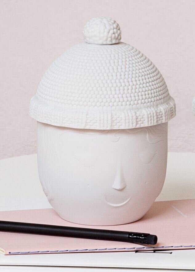 Winter Lane Candle (Sweet Memories Scent)