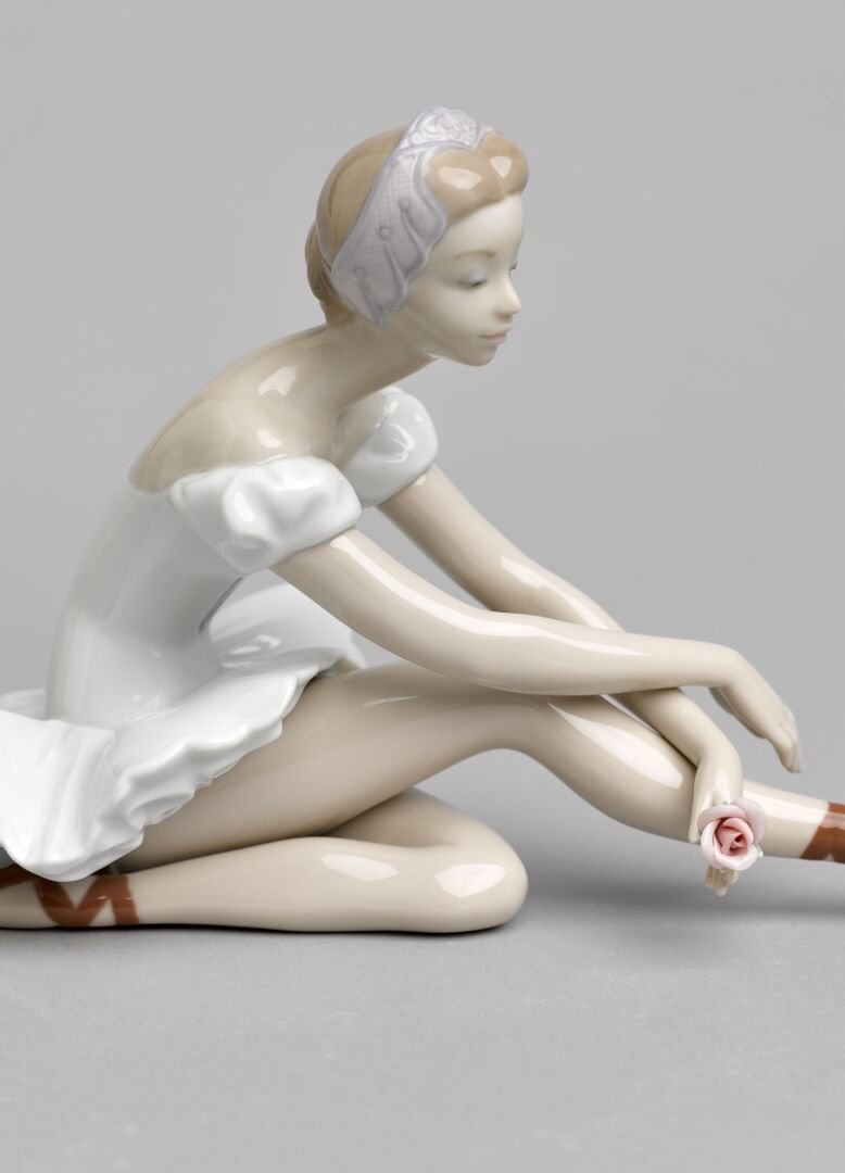 Lladró Rose Ballet Dancer Figurine   FormFluent
