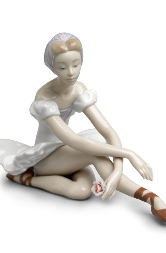 Lladró Rose Ballet Dancer Figurine FormFluent