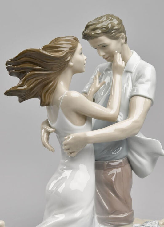 The Thrill of Love Couple Figurine - FormFluent