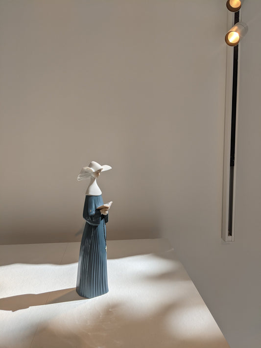 Lladró Prayerful Moment Nun Figurine FormFluent