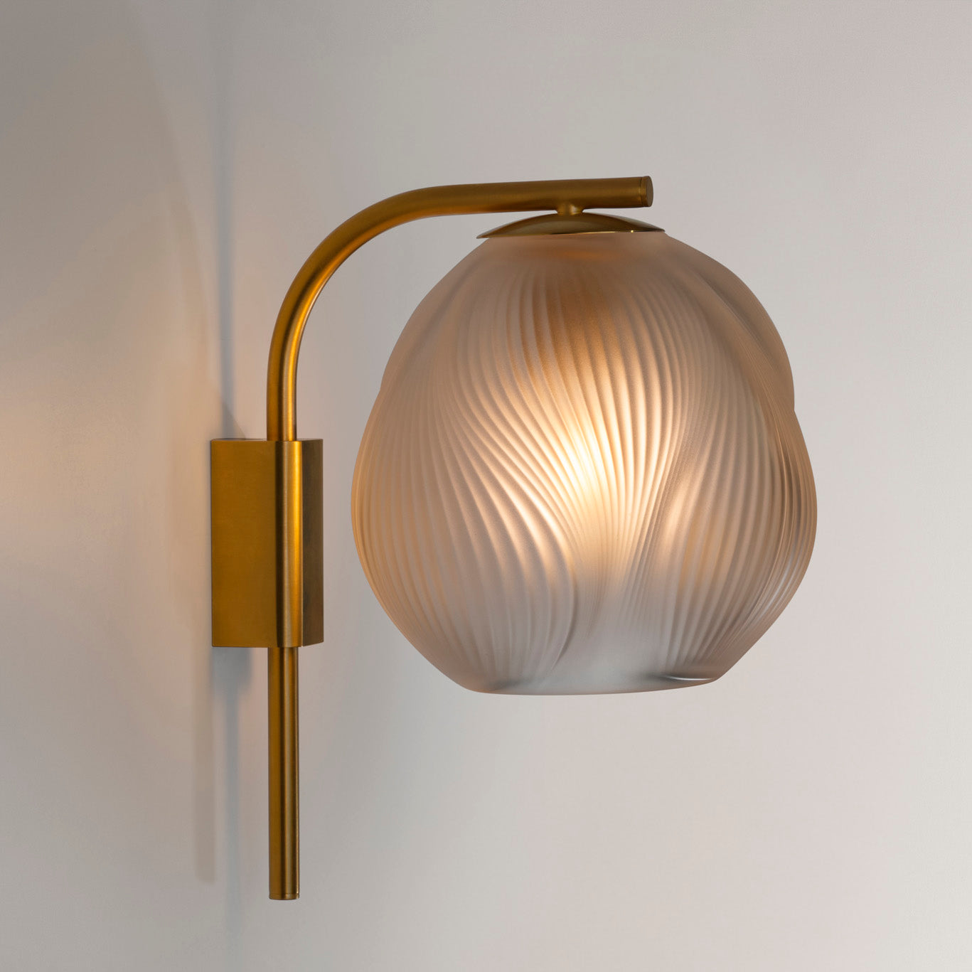 Lalique Alizé wall sconce - Gilded