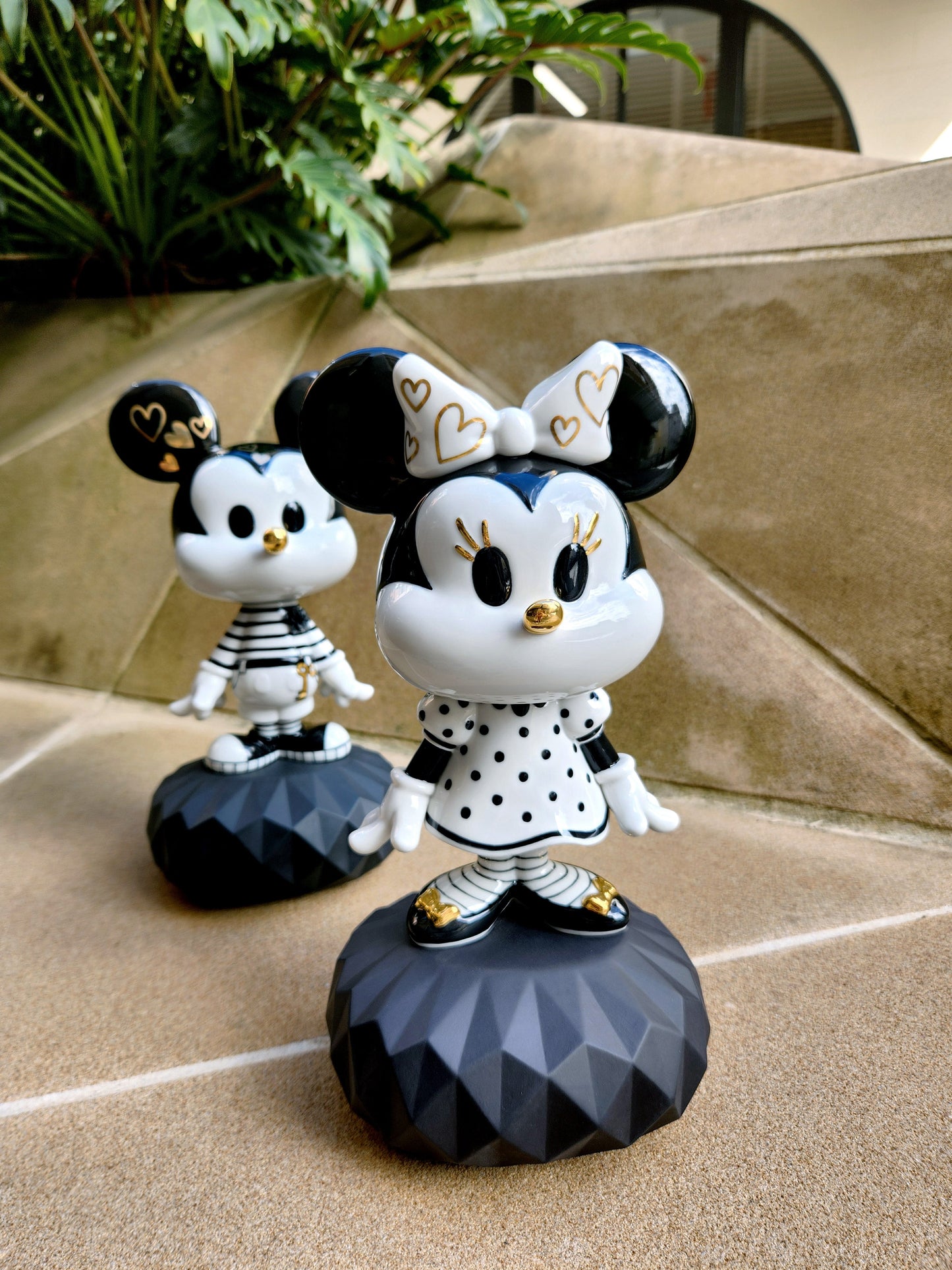 Lladró Minnie in Black and White Sculpture - FormFluent Sydney Australia