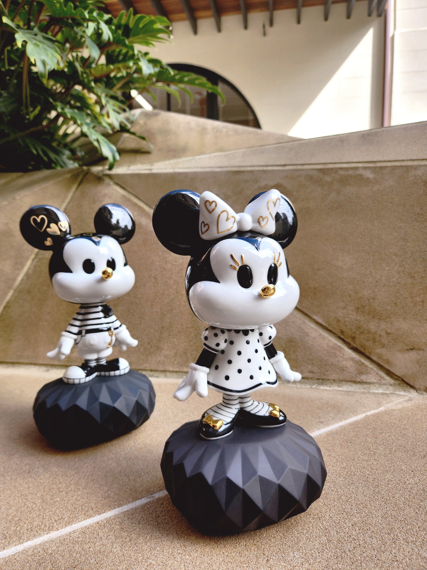 Lladró Minnie in Black and White Sculpture - FormFluent Sydney Australia