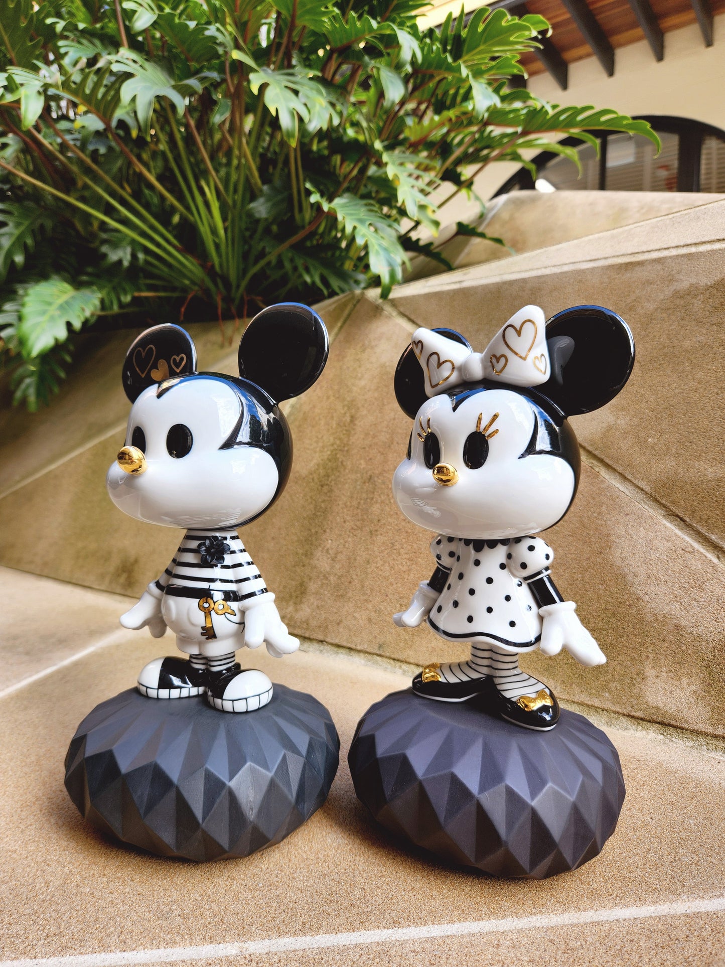 Lladró Minnie in Black and White Sculpture - FormFluent Sydney Australia