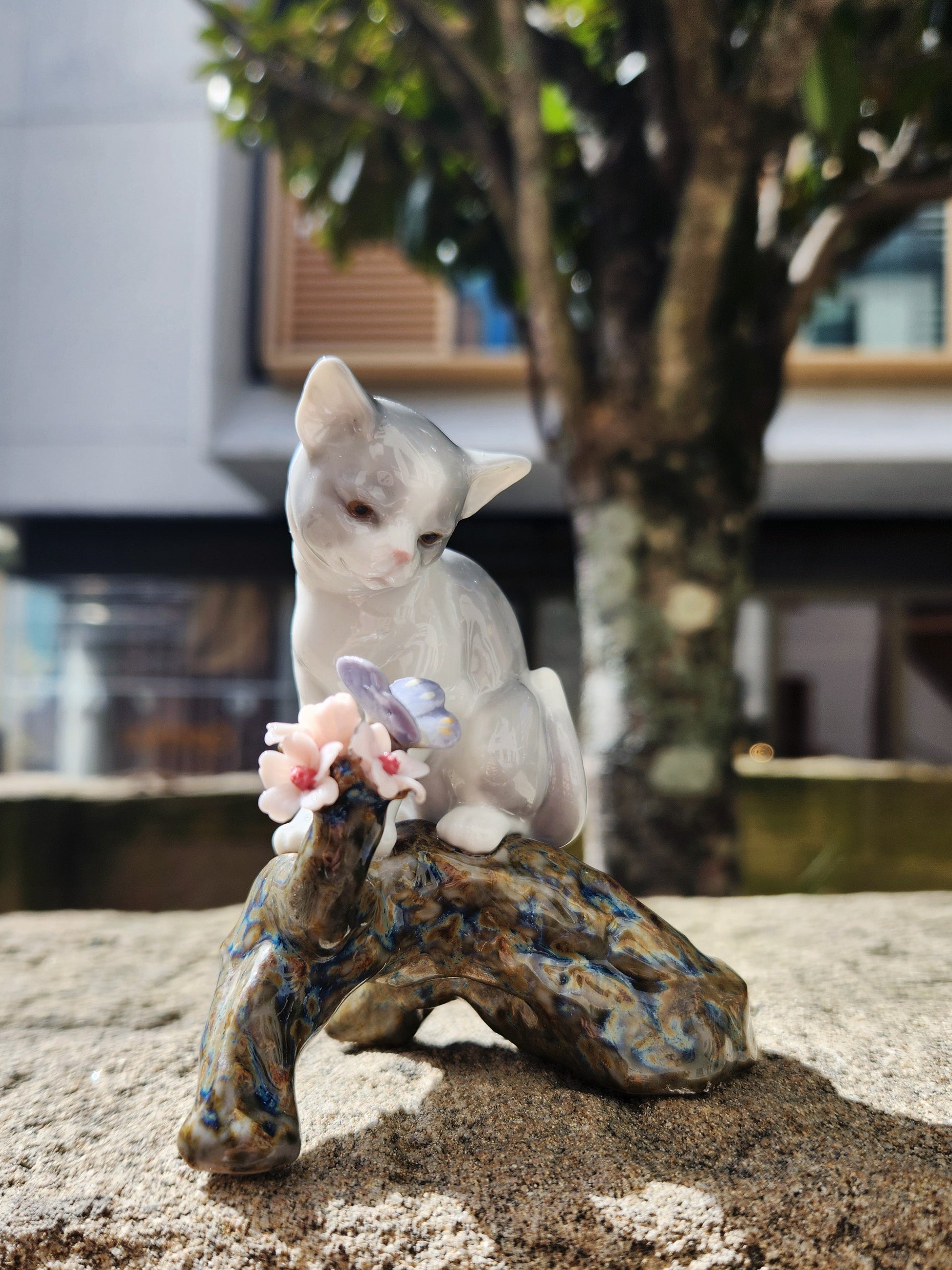 Buy Authentic Lladró Lladró Blossoms for the Kitten Cat Figurine  - FormFluent Sydney Australia
