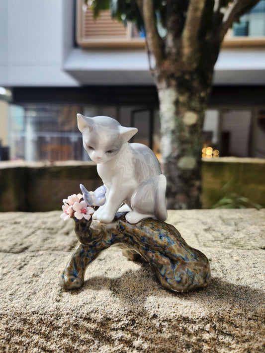 Buy Authentic Lladró Lladró Blossoms for the Kitten Cat Figurine  - FormFluent Sydney Australia