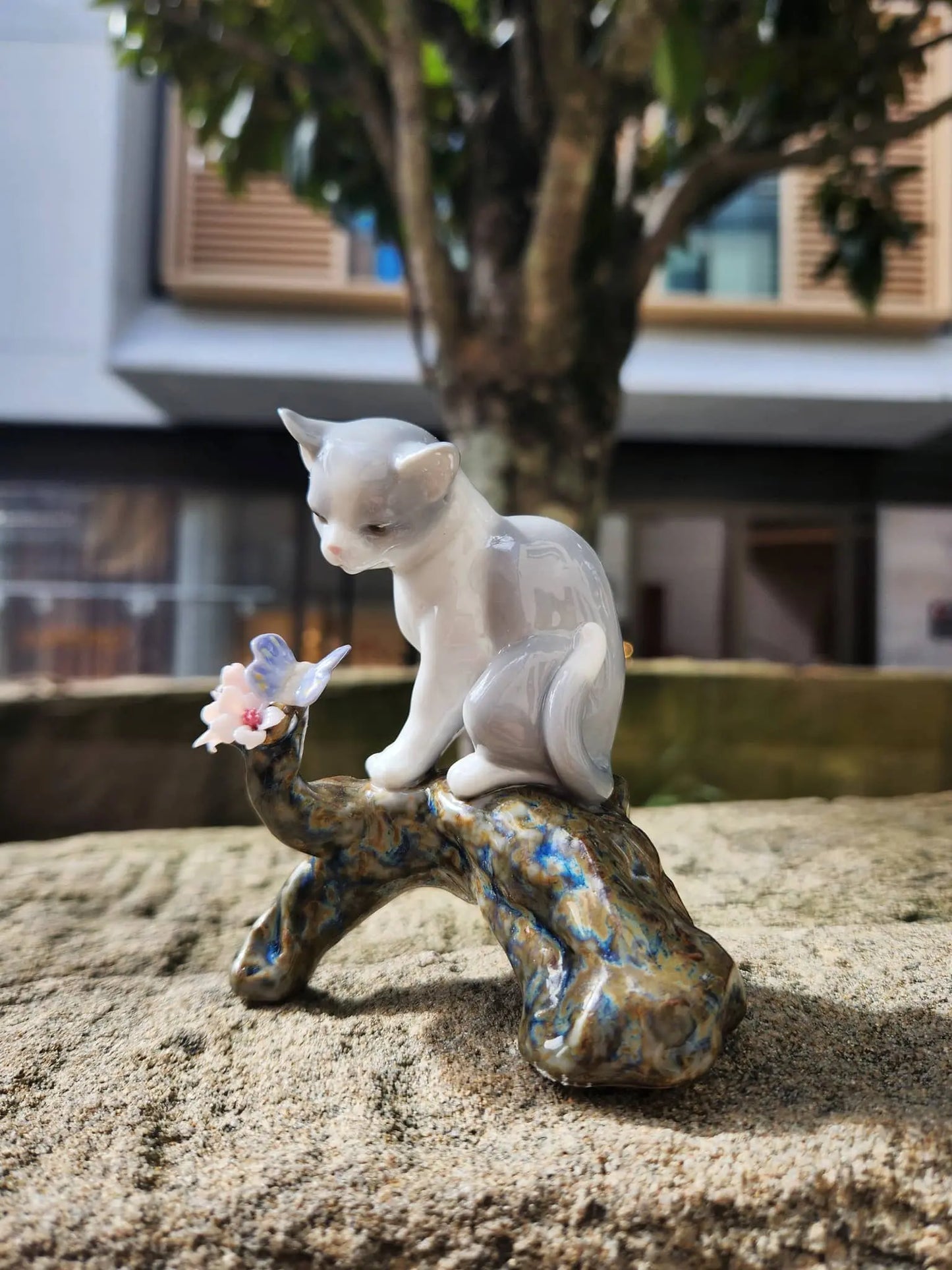 Lladró Blossoms for the Kitten Cat Figurine Sculpture by Lladró at FormFluent