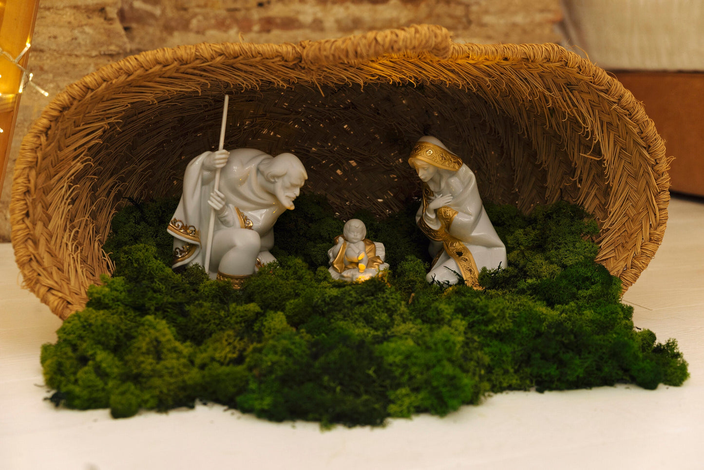 Lladró Silent Night Nativity Set - Gold Lustre Sculpture by Lladró at FormFluent Sydney, Australia