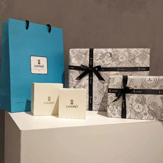 Give A Lladró Gift: Complimentary Wrapping Service by FormFluent 