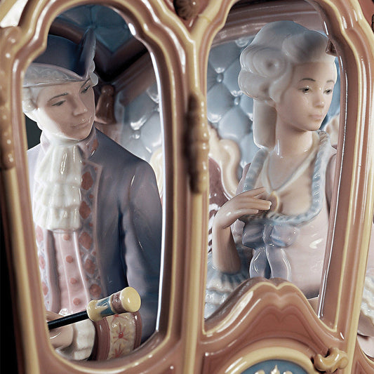 Impactful Pastels The Colours That Made Lladro Famous - 01001485 Lladro XVIIIth Century Coach Sculpture Limited Edition - Close-up Passengers
