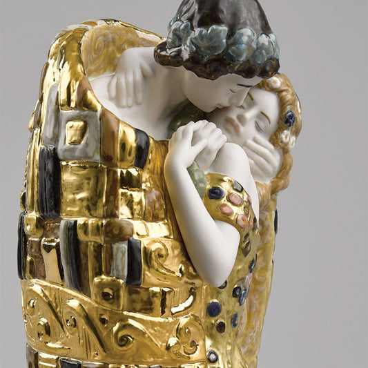 Obscene or Intimate Gustav Klimt's The Kiss As An Expression of Love - 01008667 Lladro The Kiss Couple Sculpture Gold Lustre - Close-up 1