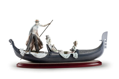  Lladró In The Gondola Couple Sculpture Numbered Edition Sculpture by Lladró at  FormFluent