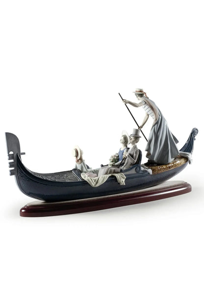  Lladró In The Gondola Couple Sculpture Numbered Edition Sculpture by Lladró at  FormFluent