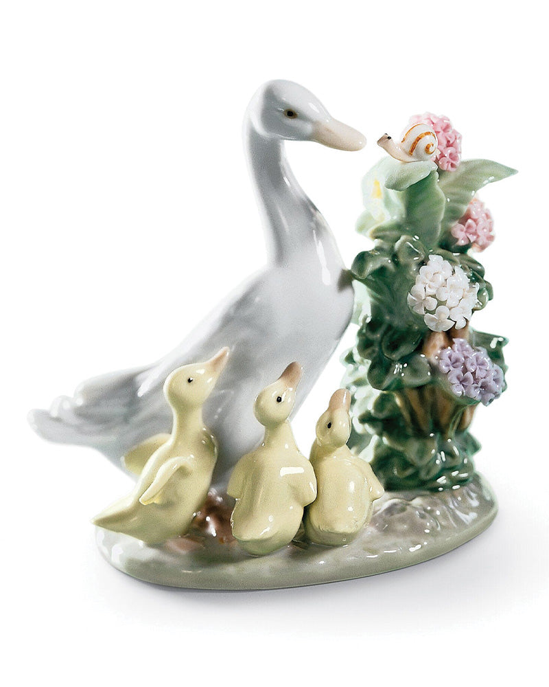 Buy Authentic Lladró Lladró How Do You Do Duck Figurine Sculpture - FormFluent Sydney Australia