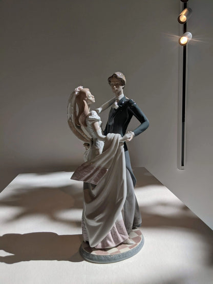  Lladró I Love You Truly Couple Figurine Sculpture by Lladró at  FormFluent