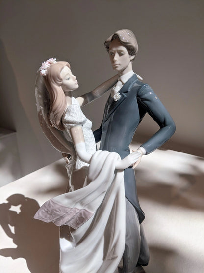  Lladró I Love You Truly Couple Figurine Sculpture by Lladró at  FormFluent