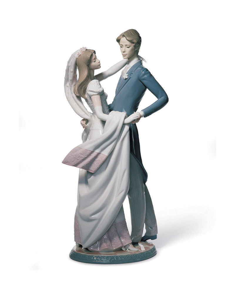 Lladró I Love You Truly Couple Figurine   FormFluent