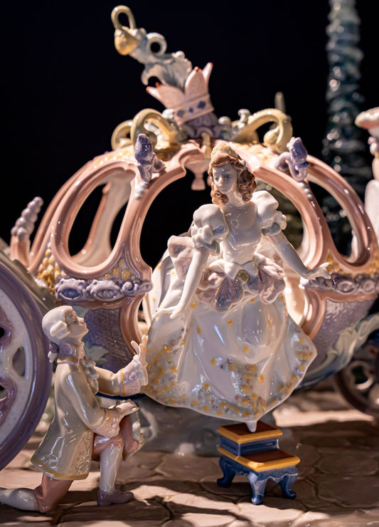  Lladró Cinderella's Arrival Sculpture Limited Edition Sculpture by Lladró at  FormFluent