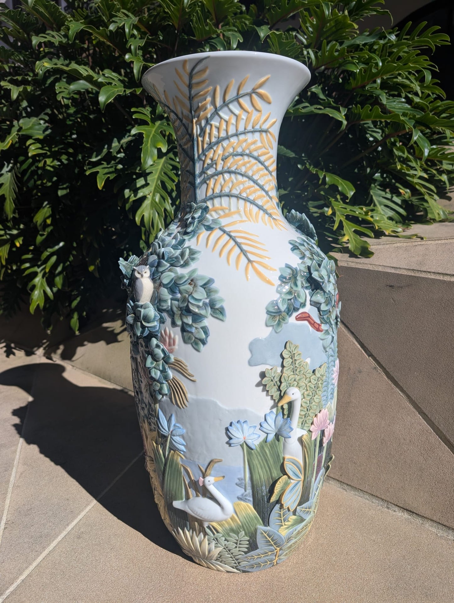Lladró Paradise Vase Animal Life Figurine Limited Edition - FormFluent