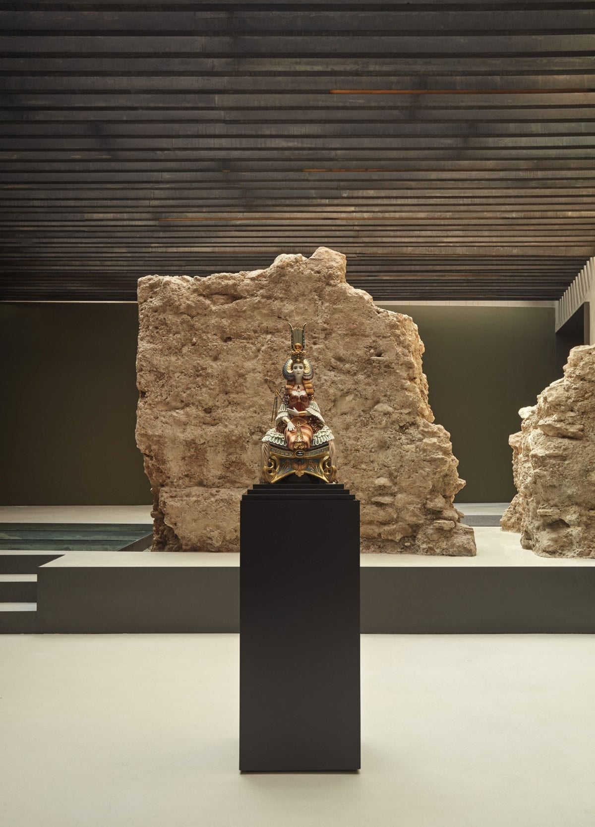  Lladró Cleopatra Sculpture Limited Edition Sculpture by Lladró at  FormFluent