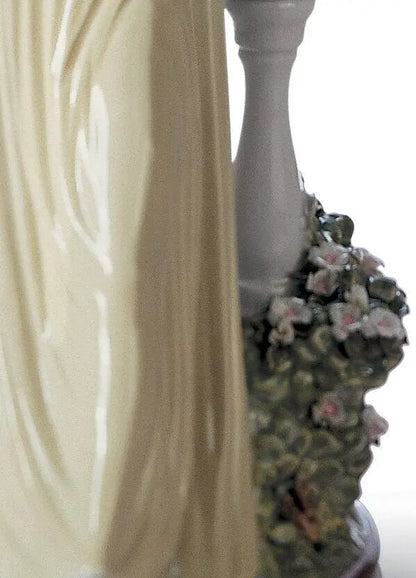  Lladró Time for Reflection Woman Figurine Sculpture by Lladró at  FormFluent