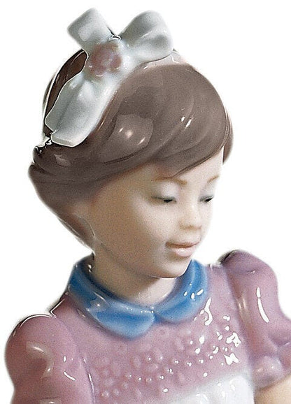 Lladró Happy Birthday Girl Figurine Sculpture by  Lladró at   FormFluent Sydney, Australia
