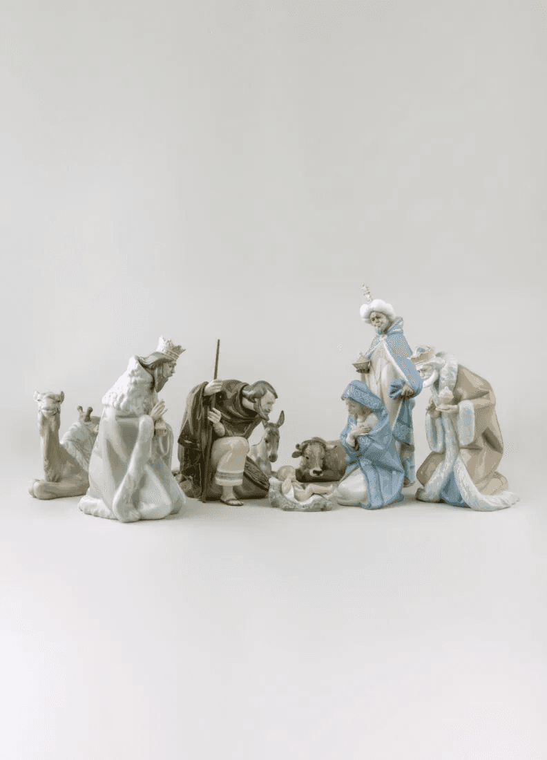 Lladró Virgin Mary Nativity Figurine II Sculpture by  Lladró at   FormFluent Sydney, Australia