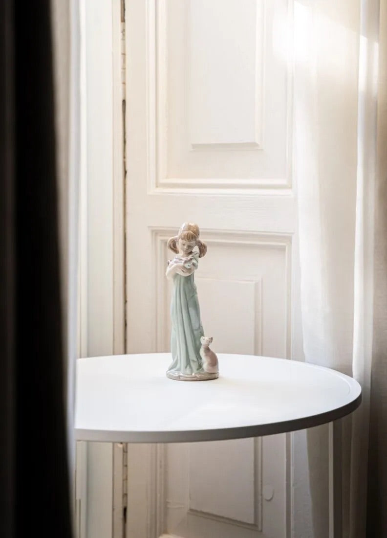 Buy Authentic Lladró Lladró Don't Forget Me Girl Cat Figurine Sculpture - FormFluent Sydney Australia