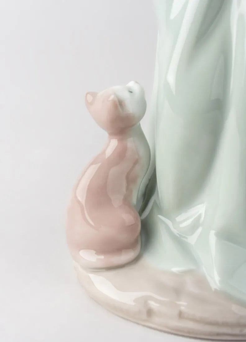 Buy Authentic Lladró Lladró Don't Forget Me Girl Cat Figurine Sculpture - FormFluent Sydney Australia