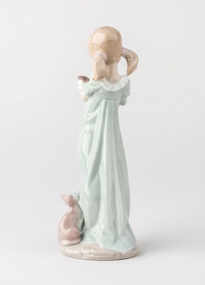 Buy Authentic Lladró Lladró Don't Forget Me Girl Cat Figurine Sculpture - FormFluent Sydney Australia