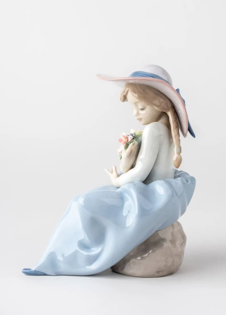 Buy Authentic Lladró Lladró Fragrant Bouquet Girl Sculpture Sculpture - FormFluent Sydney Australia