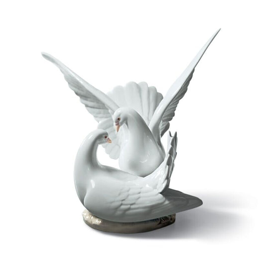 Lladró Love Nest Doves Figurine - FormFluent