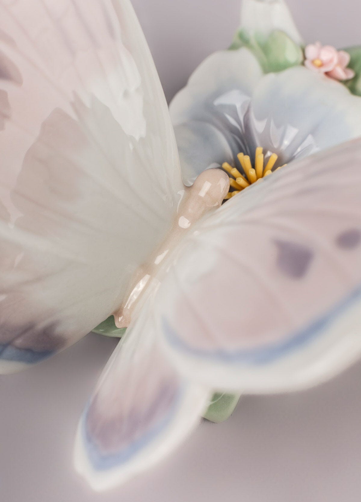 Buy Authentic Lladró Lladró Refreshing Pause Butterfly Figurine Sculpture - FormFluent Sydney Australia