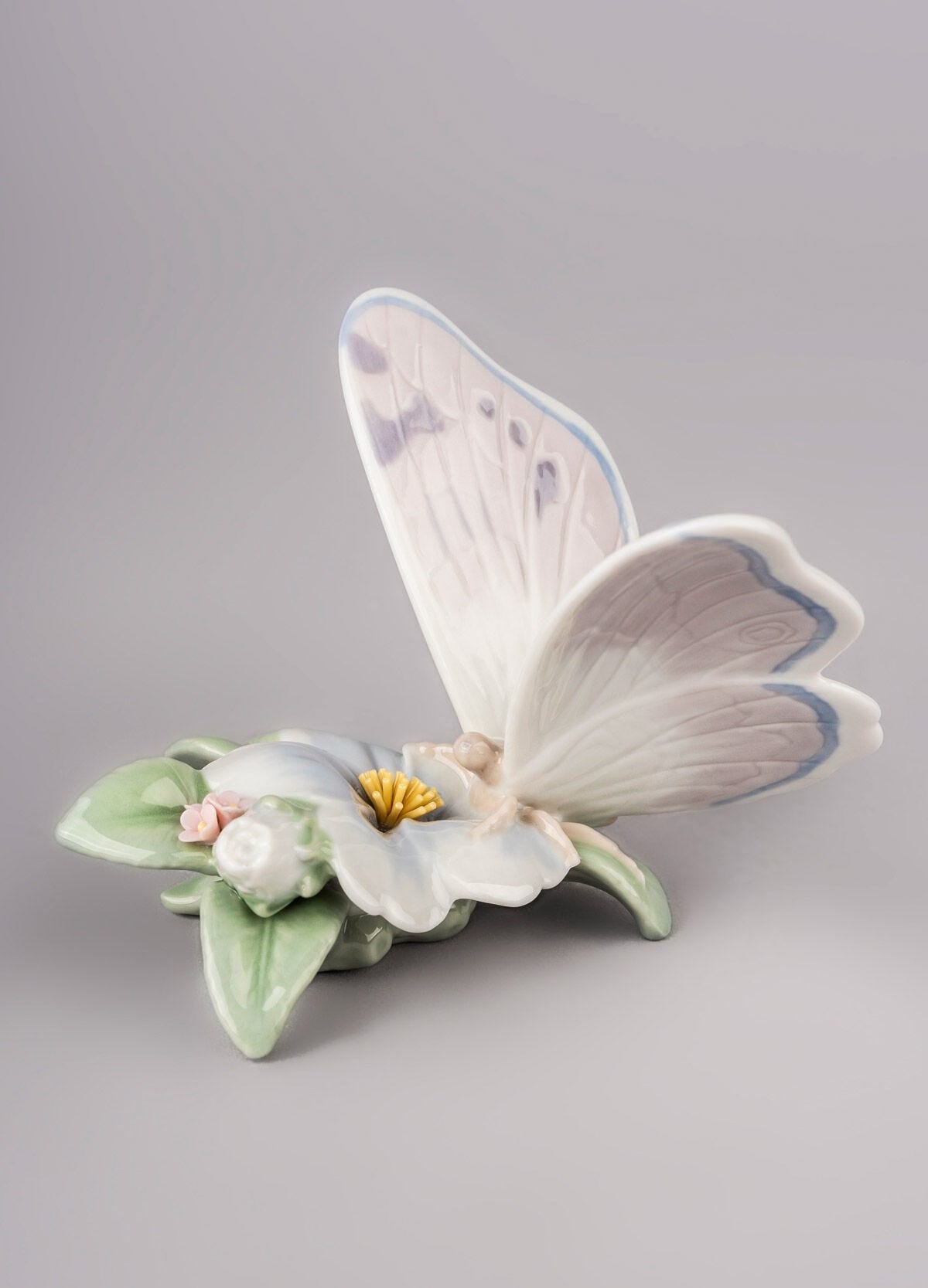 Buy Authentic Lladró Lladró Refreshing Pause Butterfly Figurine Sculpture - FormFluent Sydney Australia